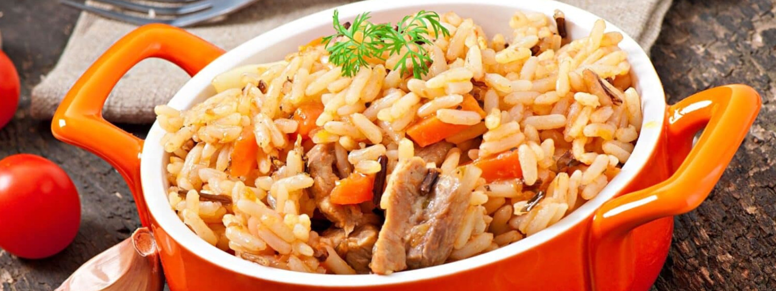 A imagem mostra uma cumbuca contendo arroz biro biro