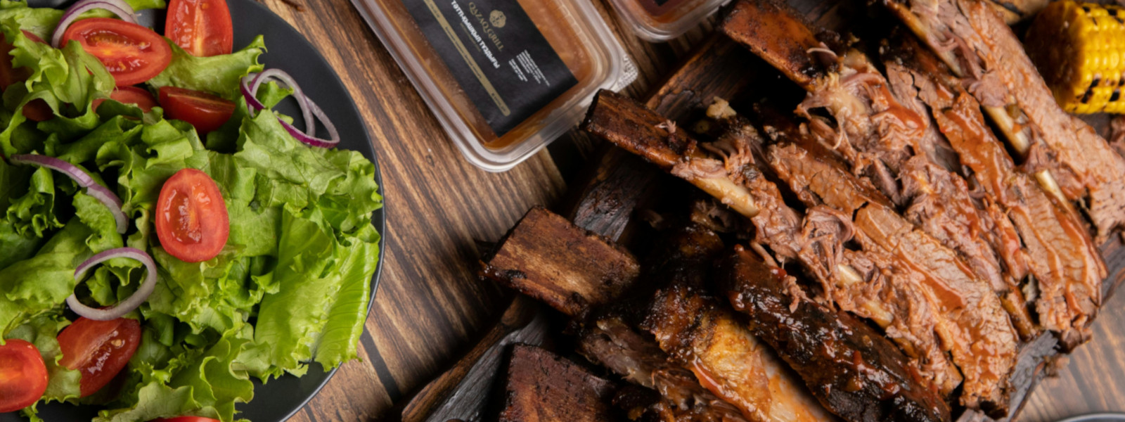 A imagem mostra salada acompanhamento churrasco