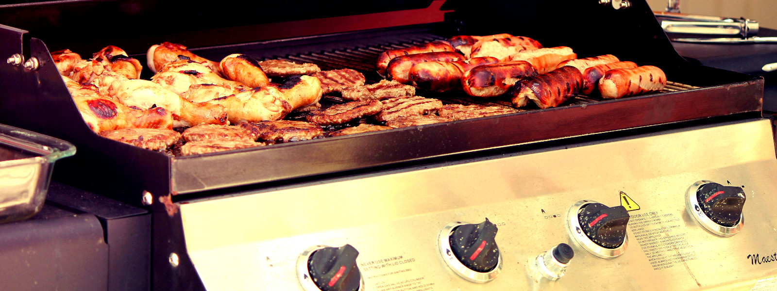 Como funciona uma churrasqueira a gás