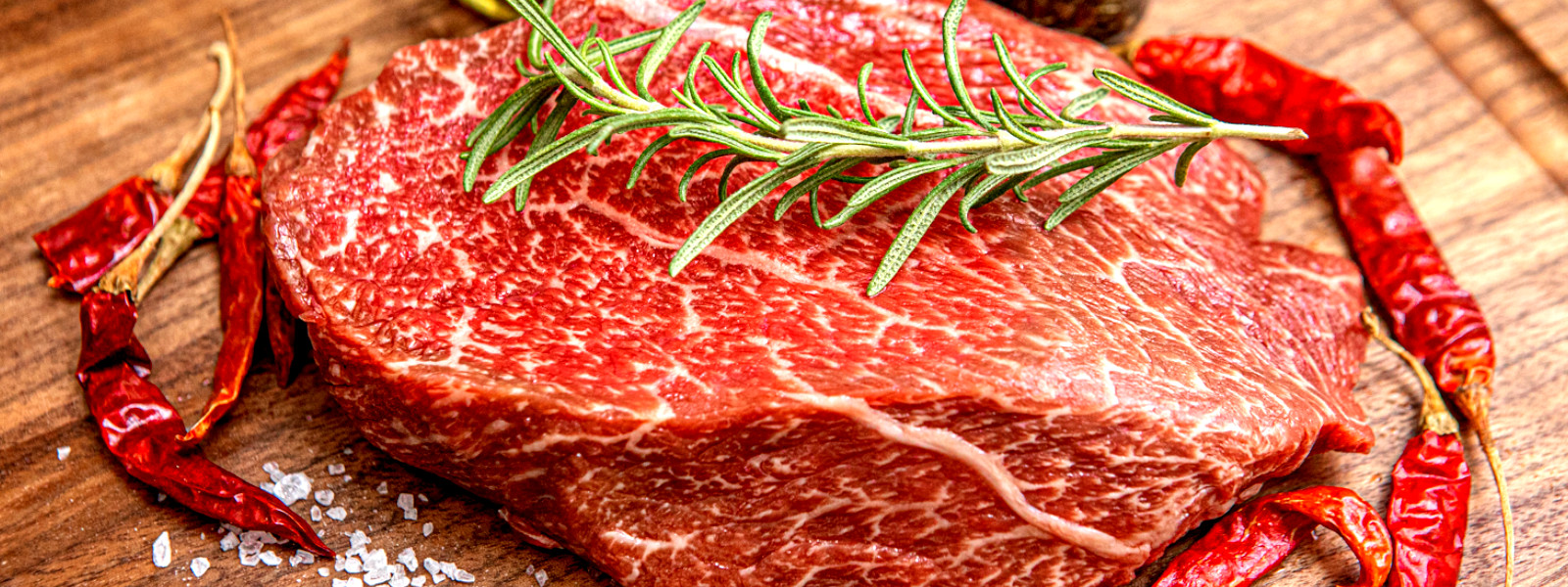 A imagem mostra um shoulder steak que é um corte da paleta bovina